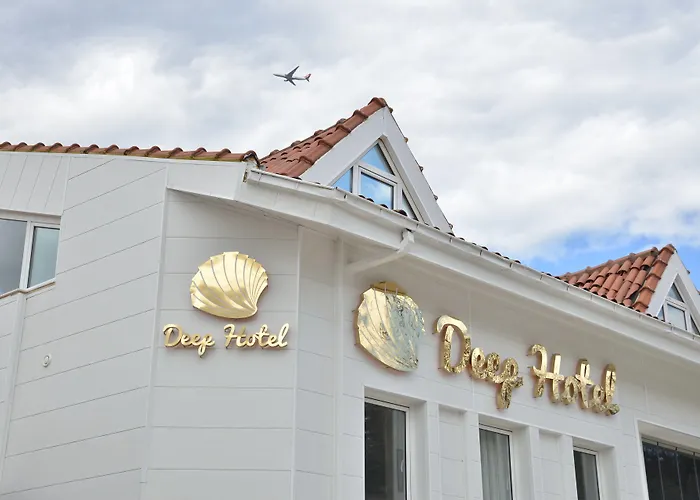 Deep Hotel